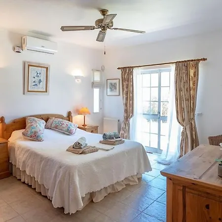 An Extraordinary 3-Bedroom House For 6 People