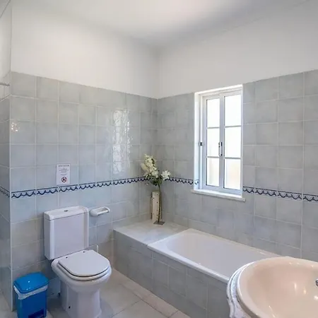 An Extraordinary 3-Bedroom House For 6 People *