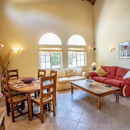 Villa An Extraordinary 3-Bedroom House For 6 People *