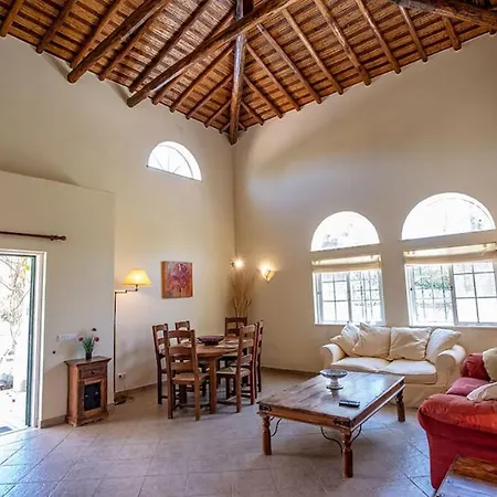 An Extraordinary 3-Bedroom House For 6 People Villa *